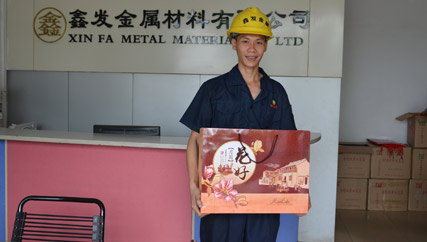 中秋將至，冷軋不銹鋼帶廠家鑫發(fā)金屬對優(yōu)秀員工進(jìn)行拜節(jié)慰問