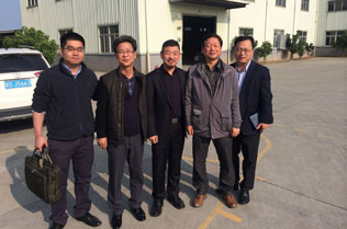 誠(chéng)意打動(dòng)客戶，韓商飛萬里赴鑫發(fā)驗(yàn)廠